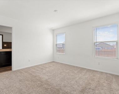 905 Powell St - Photo Thumbnail 16