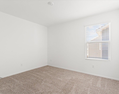 905 Powell St - Photo Thumbnail 29