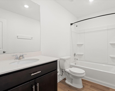 905 Powell St - Photo Thumbnail 27