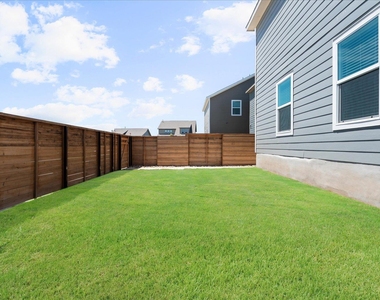 905 Powell St - Photo Thumbnail 34