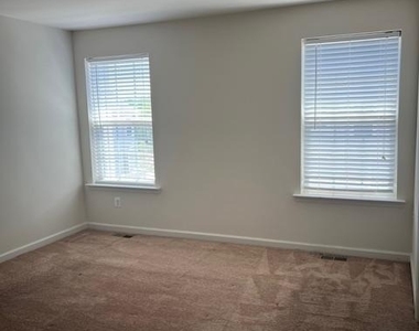 10608 Eastland Circle - Photo Thumbnail 16