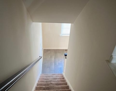 10608 Eastland Circle - Photo Thumbnail 25