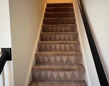 10608 Eastland Circle - Photo Thumbnail 4