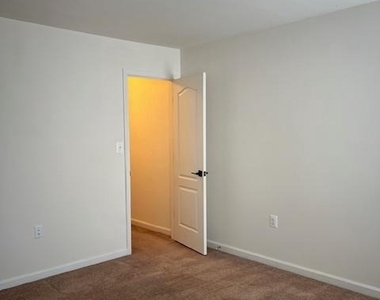 10608 Eastland Circle - Photo Thumbnail 22