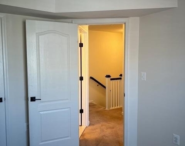 10608 Eastland Circle - Photo Thumbnail 15