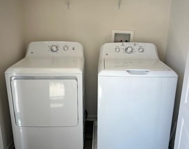 10608 Eastland Circle - Photo Thumbnail 9