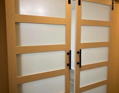 10608 Eastland Circle - Photo Thumbnail 2