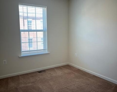 10608 Eastland Circle - Photo Thumbnail 17