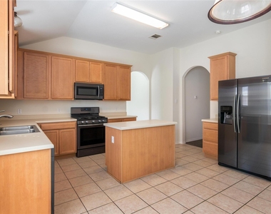 1117 Alexandria Way - Photo Thumbnail 12