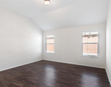 1117 Alexandria Way - Photo Thumbnail 16