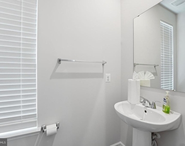 6066 Beake St - Photo Thumbnail 15