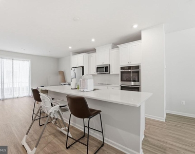 6066 Beake St - Photo Thumbnail 3