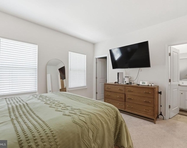 6066 Beake St - Photo Thumbnail 12