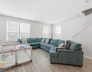 6066 Beake St - Photo Thumbnail 1