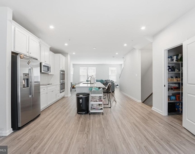 6066 Beake St - Photo Thumbnail 4