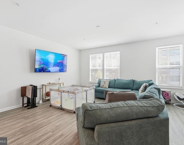 6066 Beake St - Photo Thumbnail 2