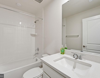 6066 Beake St - Photo Thumbnail 14