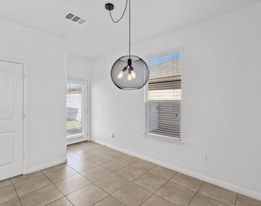 18332 Cumberland Gap St - Photo Thumbnail 10