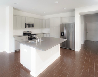 13800 Lyndhurst St - Photo Thumbnail 2