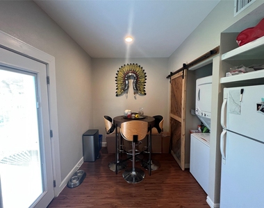 1406 Houston St - Photo Thumbnail 5