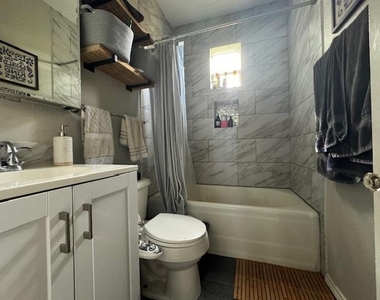 1406 Houston St - Photo Thumbnail 9