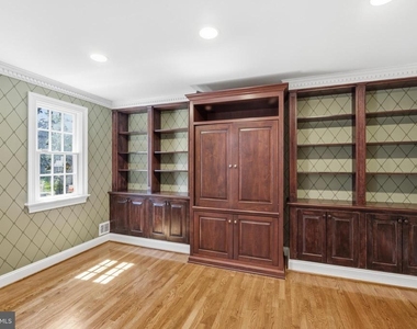 9904 Hall Road - Photo Thumbnail 7