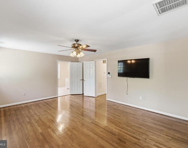 9904 Hall Road - Photo Thumbnail 15