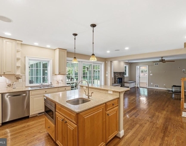 9904 Hall Road - Photo Thumbnail 2