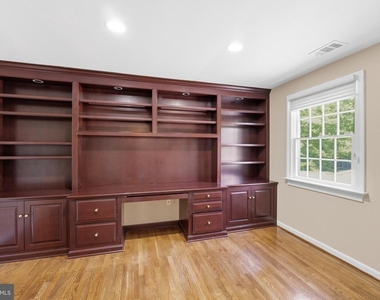 9904 Hall Road - Photo Thumbnail 16