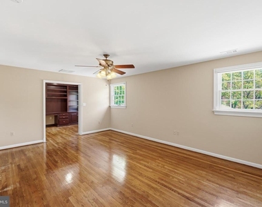 9904 Hall Road - Photo Thumbnail 14
