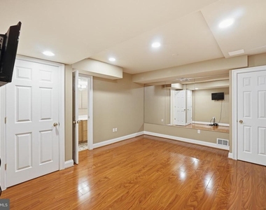 9904 Hall Road - Photo Thumbnail 27