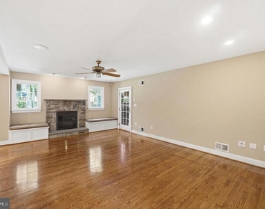 9904 Hall Road - Photo Thumbnail 10