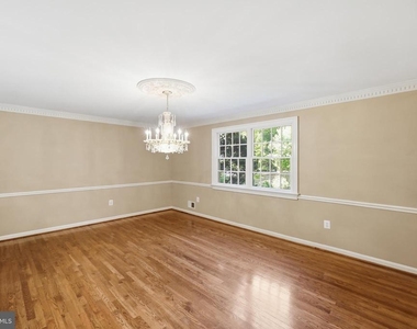 9904 Hall Road - Photo Thumbnail 5