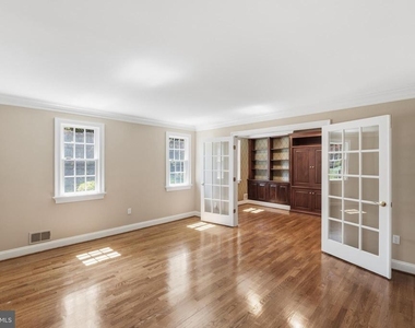 9904 Hall Road - Photo Thumbnail 6