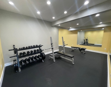 935 La Posada Dr - Photo Thumbnail 22