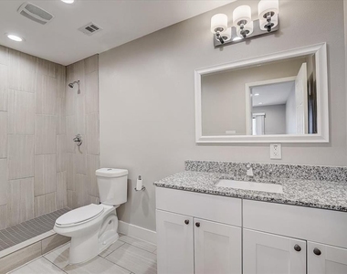 935 La Posada Dr - Photo Thumbnail 11