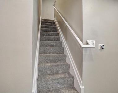 935 La Posada Dr - Photo Thumbnail 13