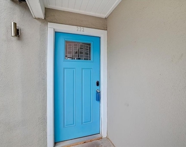 935 La Posada Dr - Photo Thumbnail 32