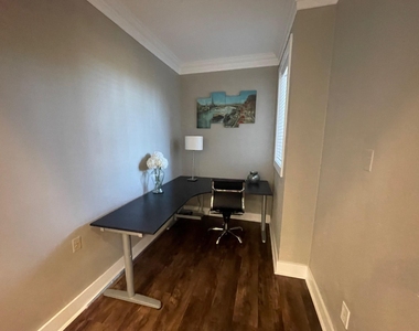 935 La Posada Dr - Photo Thumbnail 26