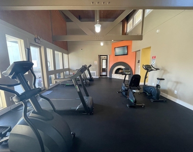 935 La Posada Dr - Photo Thumbnail 24