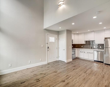 935 La Posada Dr - Photo Thumbnail 6
