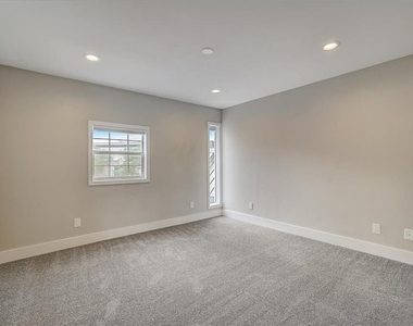 935 La Posada Dr - Photo Thumbnail 15