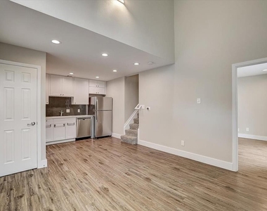 935 La Posada Dr - Photo Thumbnail 7