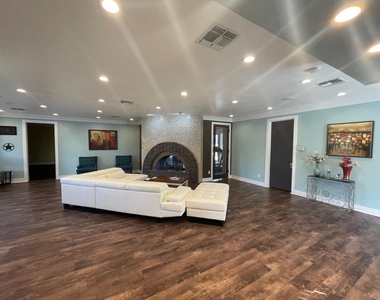 935 La Posada Dr - Photo Thumbnail 25
