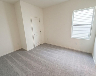 616 Wesley Miller Ln - Photo Thumbnail 8