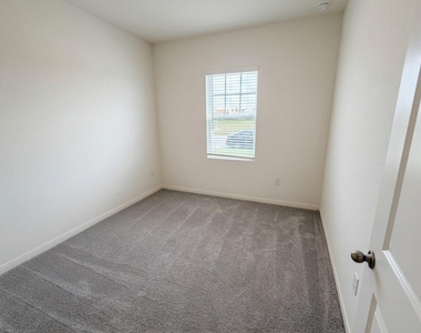 616 Wesley Miller Ln - Photo Thumbnail 3