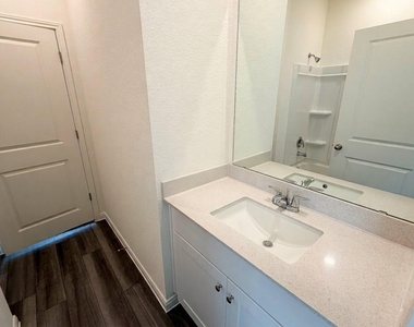 616 Wesley Miller Ln - Photo Thumbnail 4