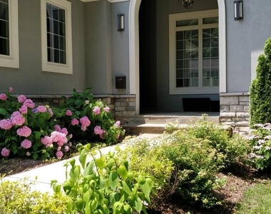 9814 Fernwood Road - Photo Thumbnail 2