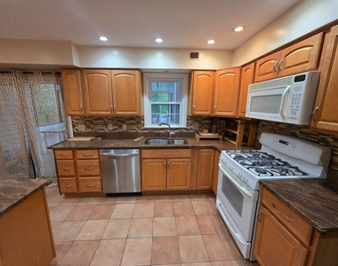 8120 Paisley Place - Photo Thumbnail 12