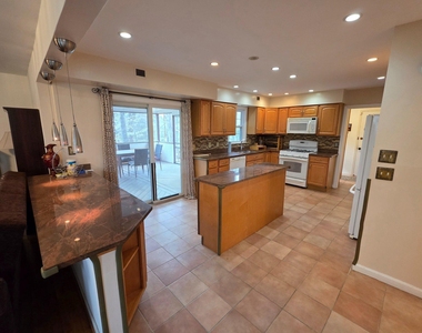8120 Paisley Place - Photo Thumbnail 10